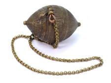 Vintage stylish Brass Betel Lime/Tobacco Box Decorative With Chain. i22-26