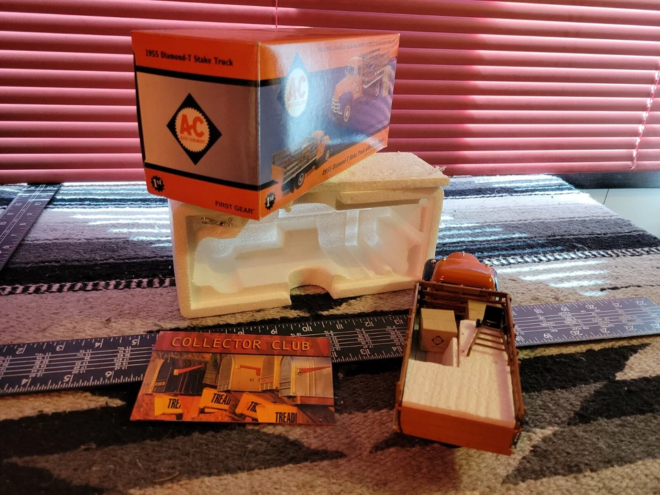 Allis Chalmers Diamond-T Stake Truck  1/34 diecast replica by First Gear - Image 4 of 4