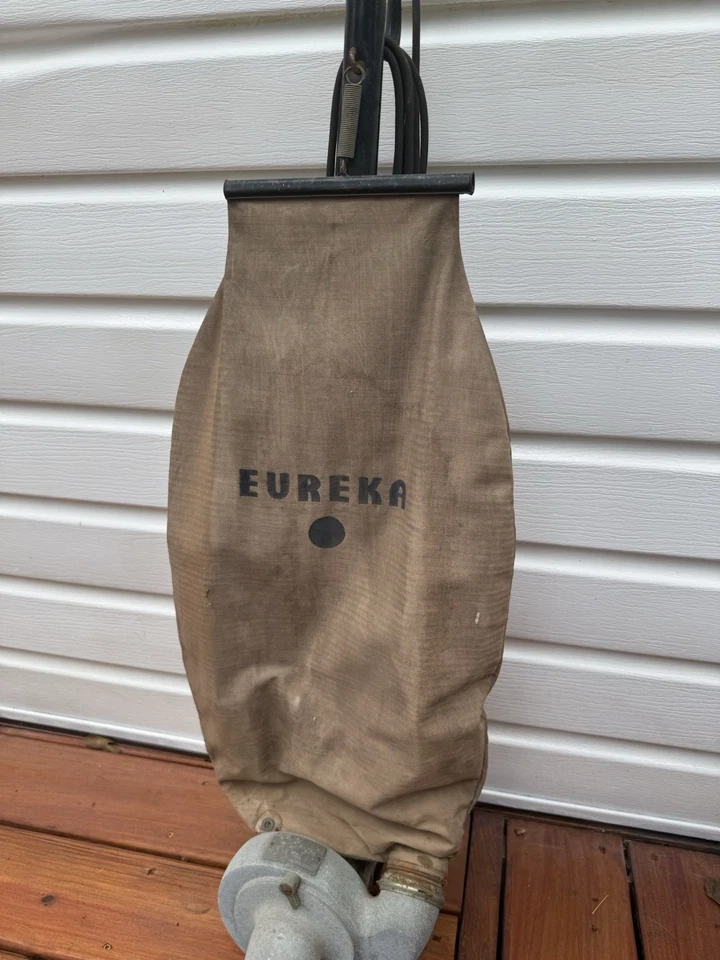 🍊Antique 1921 Eureka Model 9 Vacuum Cleaner w/ Cloth Bag Wooden Handle WORKS! - Image 4 of 4