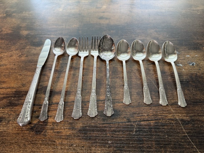 10 Piece Vintage 40s Rogers Treasure Floral SILVER PLATED IS Flatware Utensils
