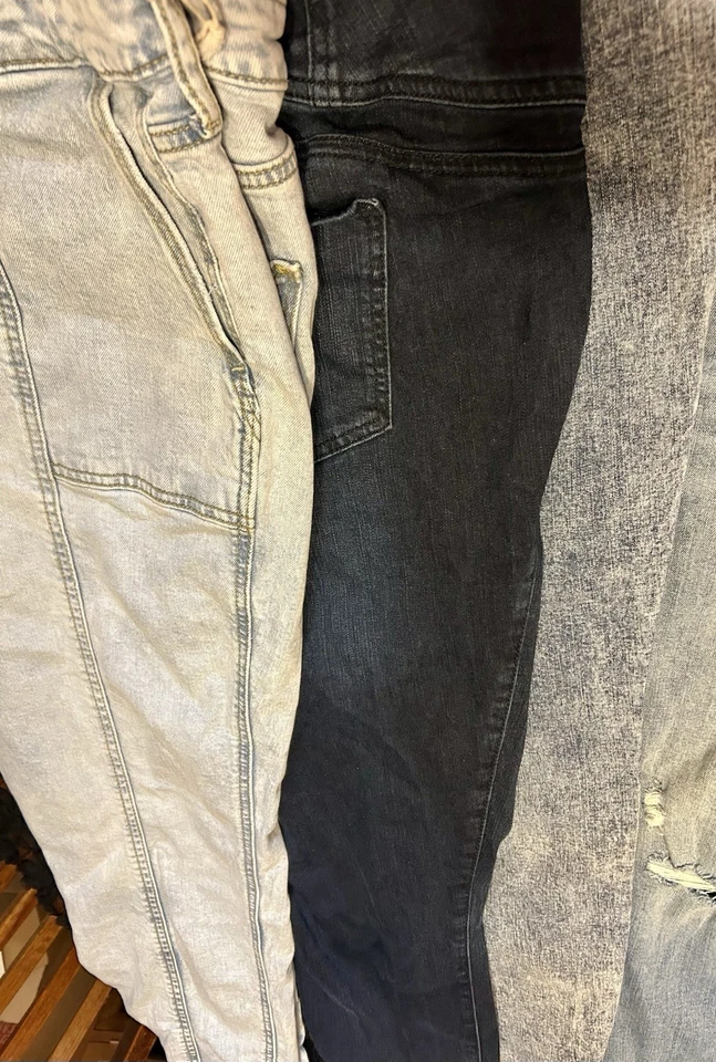 Mixed Brands  Denim Jeans Size 18 Lot of 7. Jeans And 1 Workout Pants &sportsbra - Image 4 of 4