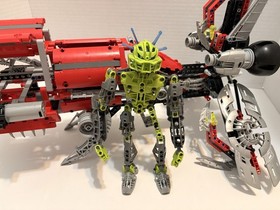LEGO Bionicle Set 8943 Axalara T9 Battle Vehicle & Figure w/ Zamor Ammunition