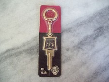 VINTAGE RENAULT CREST  KEY CHAIN GOLD TONE IN ORIGINAL PACKAGE  DAUPHIME 1960'S