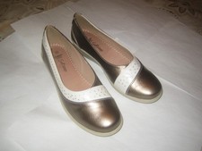 Ladies shoes ‘ Cotton TRADERS ‘ – size 6 – gold / white – good condition