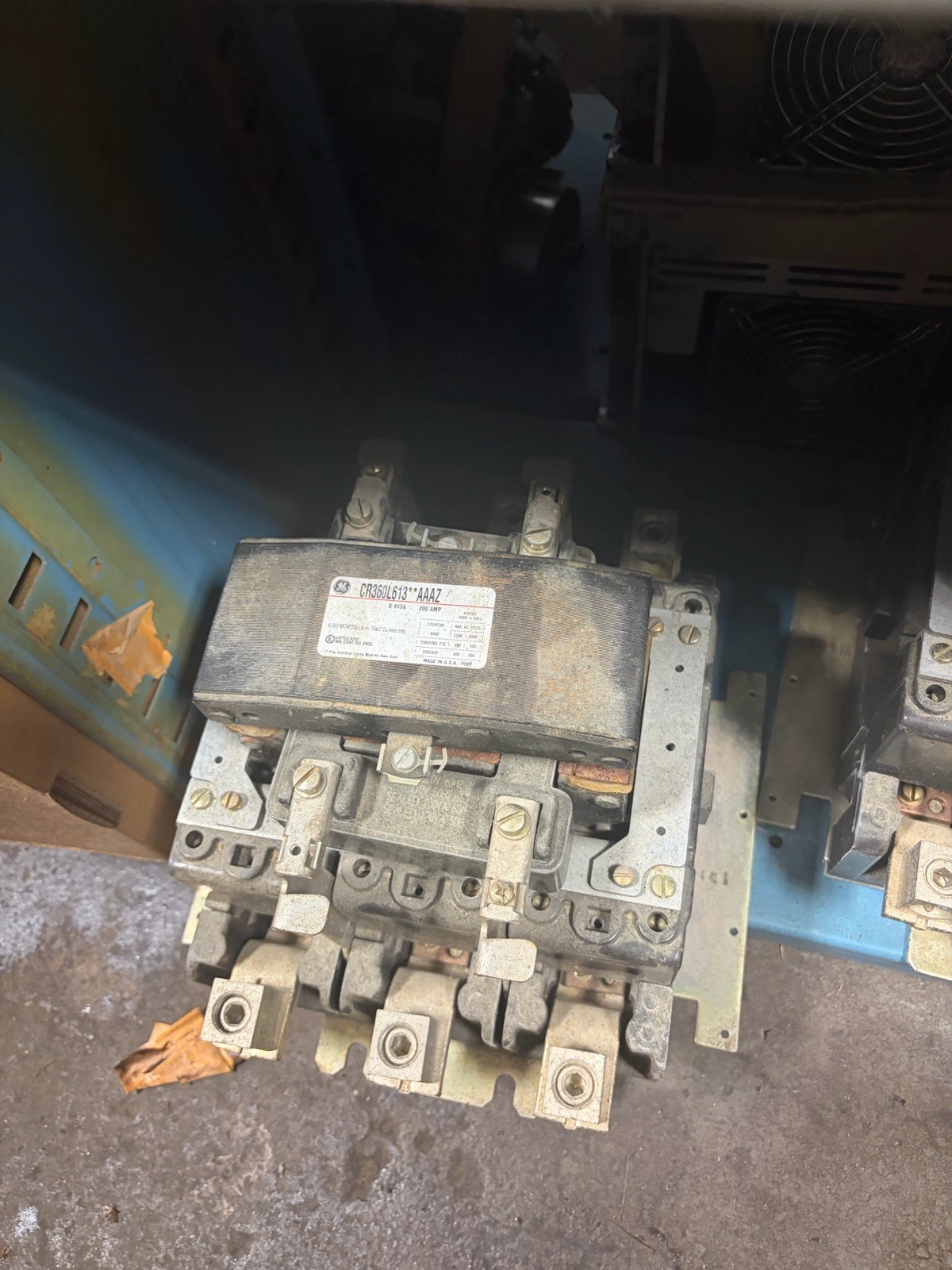 GE LIGHTING CONTACTOR, CR360L613AAAZ, 200AMPS 3PH 600V MAX 120VAC COIL N1 USED