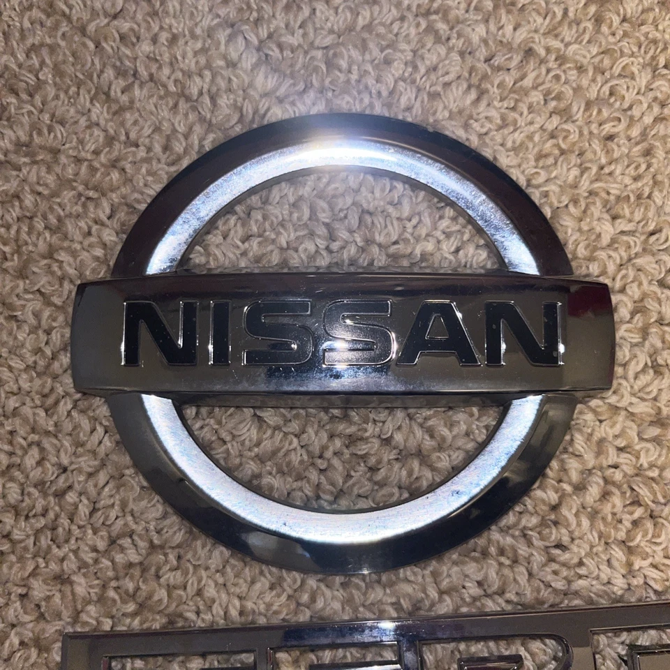 05 06 07 08 09 10 11 12 PUERTA TRASERA NISSAN XTERRA Y EMBLEMAS LATERALES LOGO INSIGNIA SIGNO Foto 2 de 4