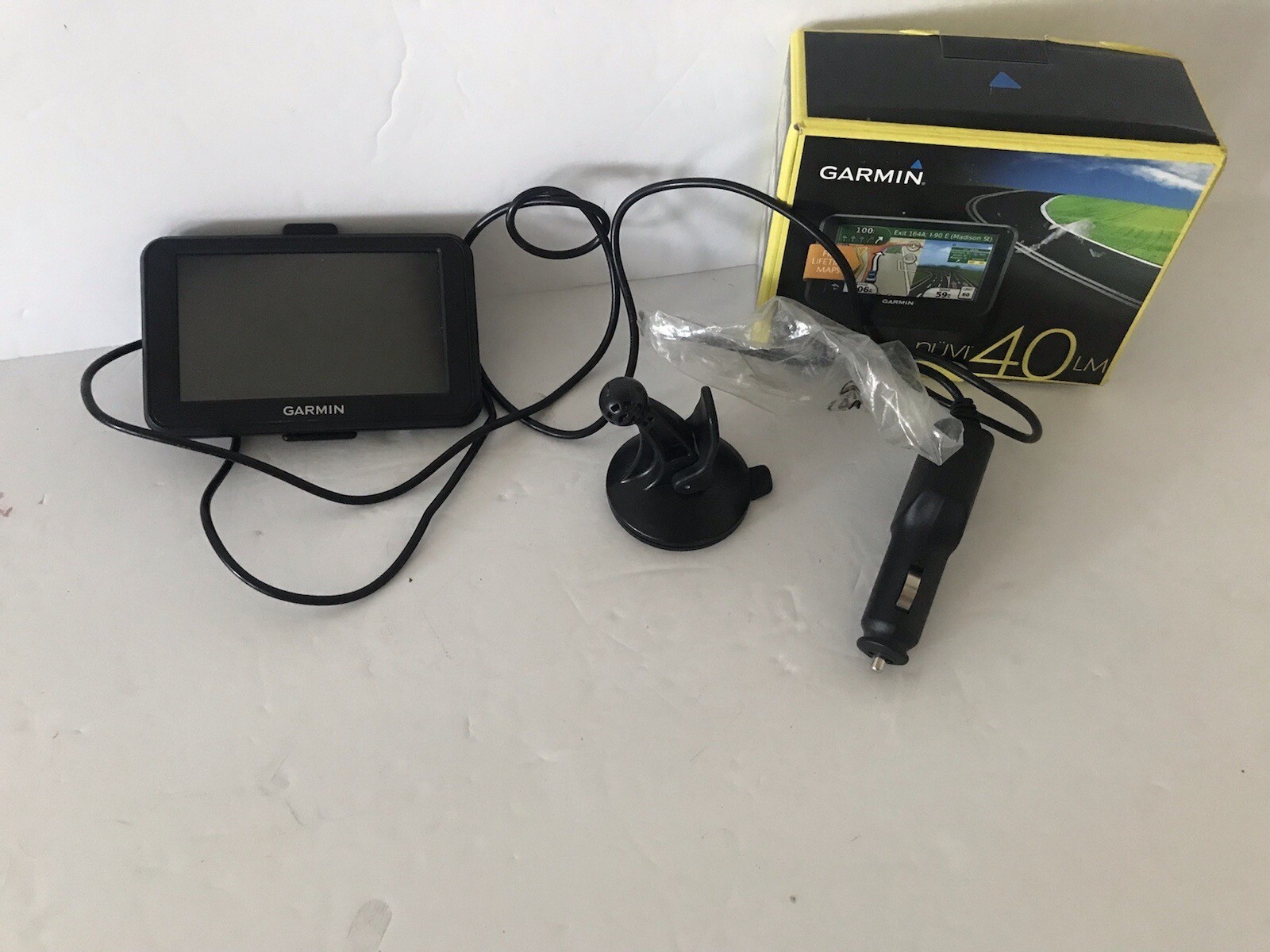 Garmin Nuvi 40LM 4.3inch Portable GPS Navigator Lifetime Maps