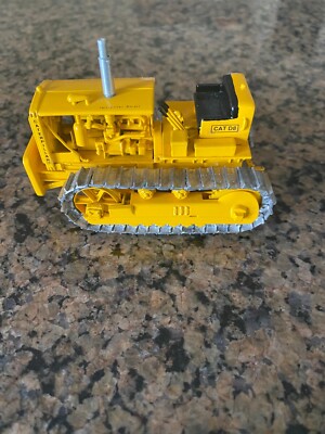 1/50 EMD MODELS CAT D8 DIESEL WITH DRAWBAR