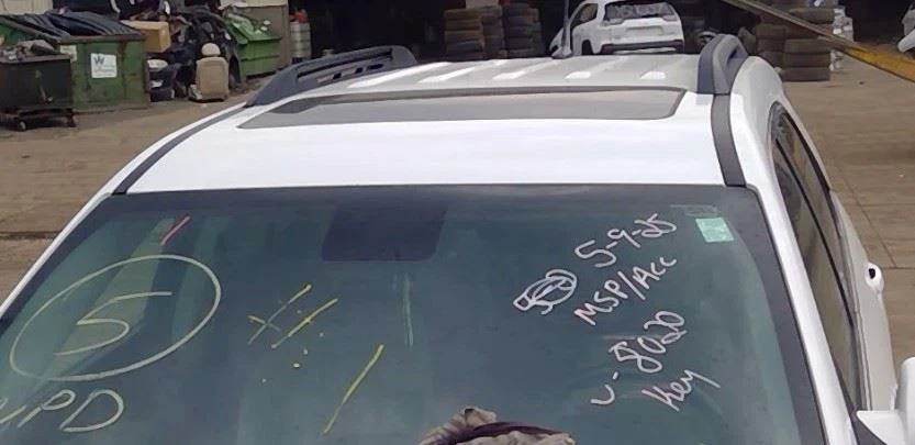 10-2013 14 15 Chevy Equinox Transmission Shift Black and Silver w/ Chrome Trim - Изображение 3 из 4