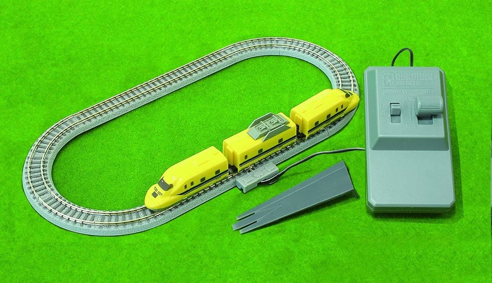 Rokuhan Z Gauge Z Shorty 923 Doctor Yellow (T5 Formation) Starter Set SG002-1 - Image 2 of 4