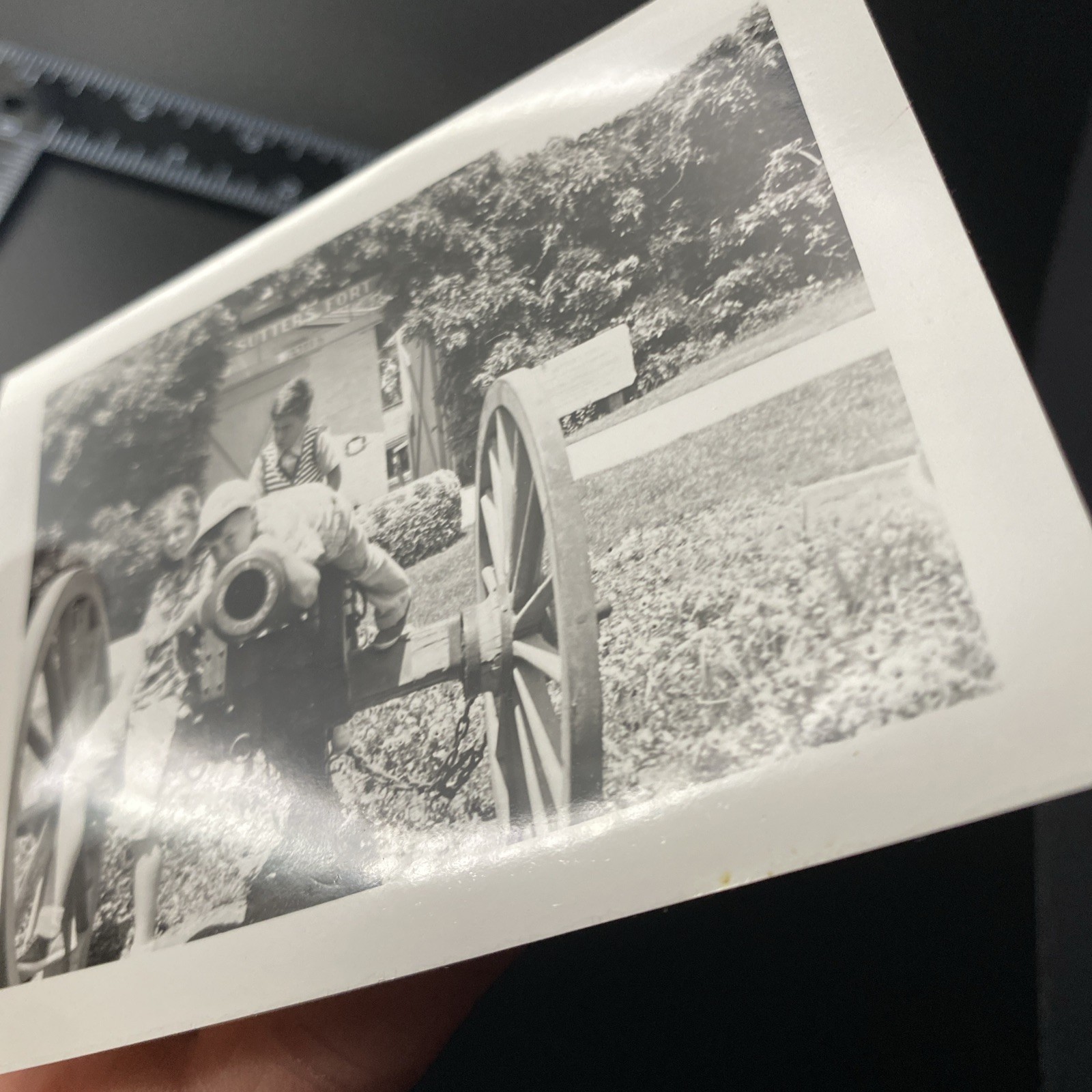 1952 Sutter’s Fort State Historic Park Sacramento CA Kids on Cannon Photo P19a9