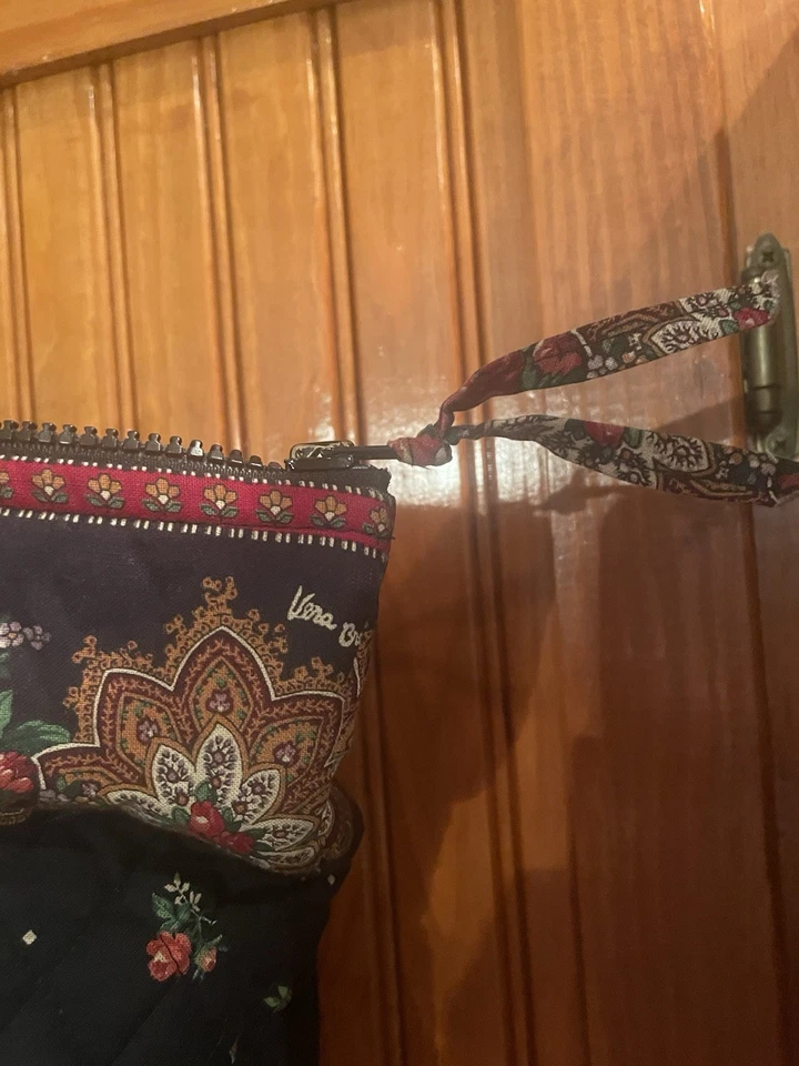 Bolso de Mano Vera Bradley 2 Correas XL Grande Negro Rojo Floral 23" Bonito Muñequera Incluido  Foto 2 de 4