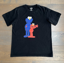 Uniqlo KAWS Sesame Street T-Shirt Mens Medium Black Elmo BFF Graphic Tee UT 2018