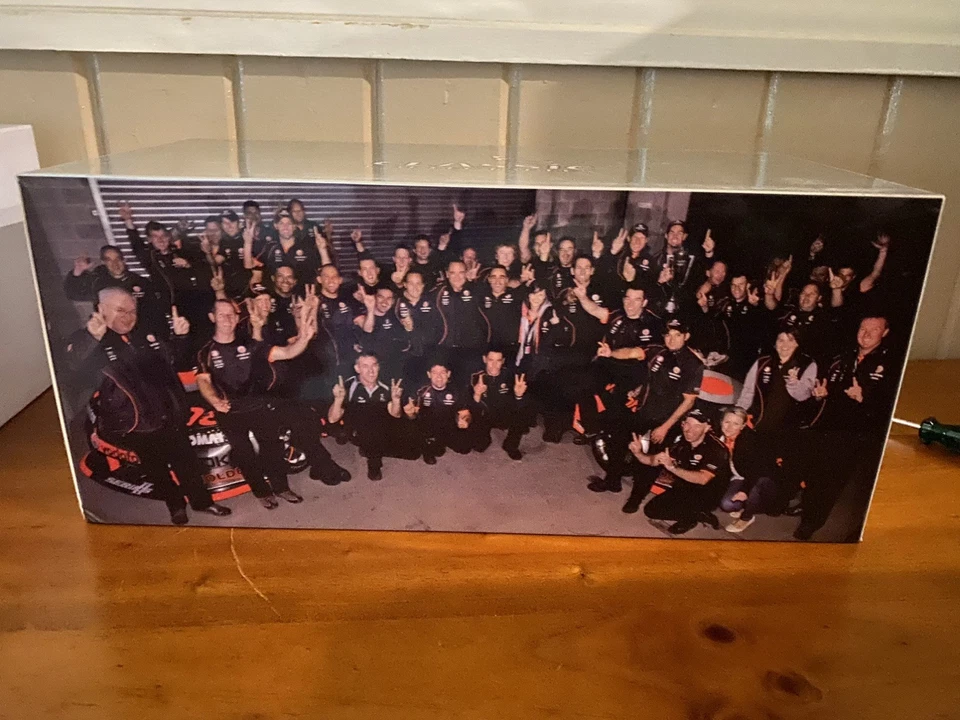 Classic Carlectables 18451 Lowndes Skaife Bathurst 888 Commodore 2010 1:18 - image 3 of 4