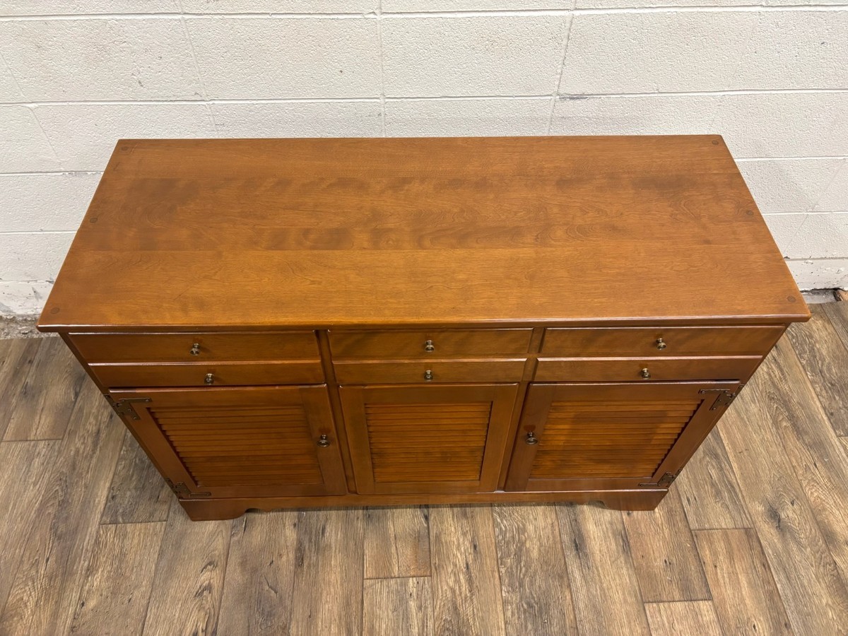 Vintage Ethan Allen Baumritter Heirloom Nutmeg Maple Console