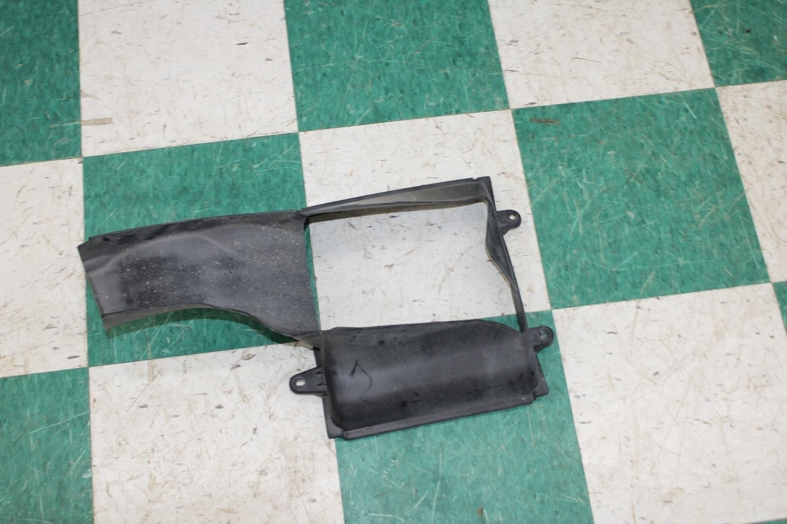 14-20 Ghibli 3.0L Motor Engine Passenger Right RH Intercooler Duct Shroud Panel