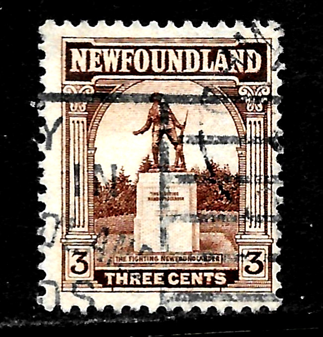HICK GIRL-OLD  USED NEWFOUNDLAND SC#133  WAR MEMORIAL, ST JOHN'S       X3866