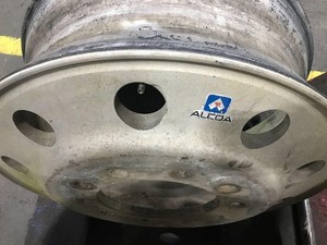 Pilot 24.5 ALUM INSIDE DRIVE Classic 2.5" Round Hole Wheel - Used