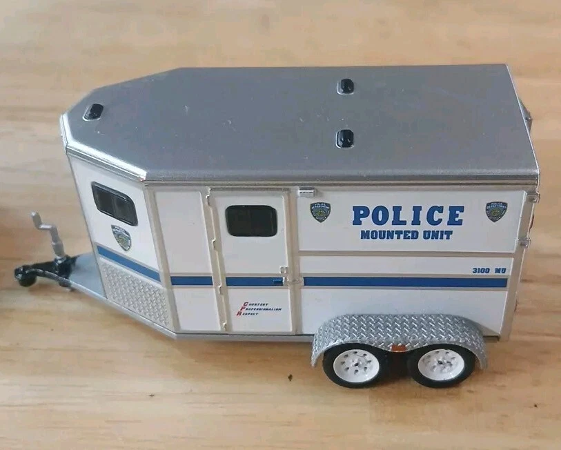 Greenlight 1:64 Hitch & Tow Die-Cast 2014 Ram 1500 Horse Trailer NYPD Police - Image 2 of 4