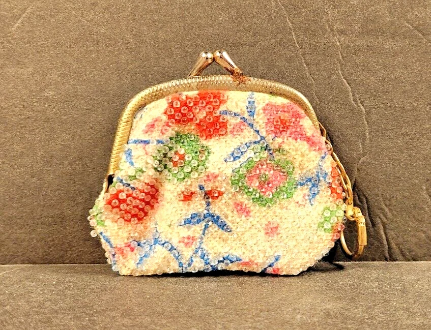 VINTAGE PLASTIC BEADED MULTICOLOR COIN CHANGE PURSE KEYCHAIN HONG KONG
