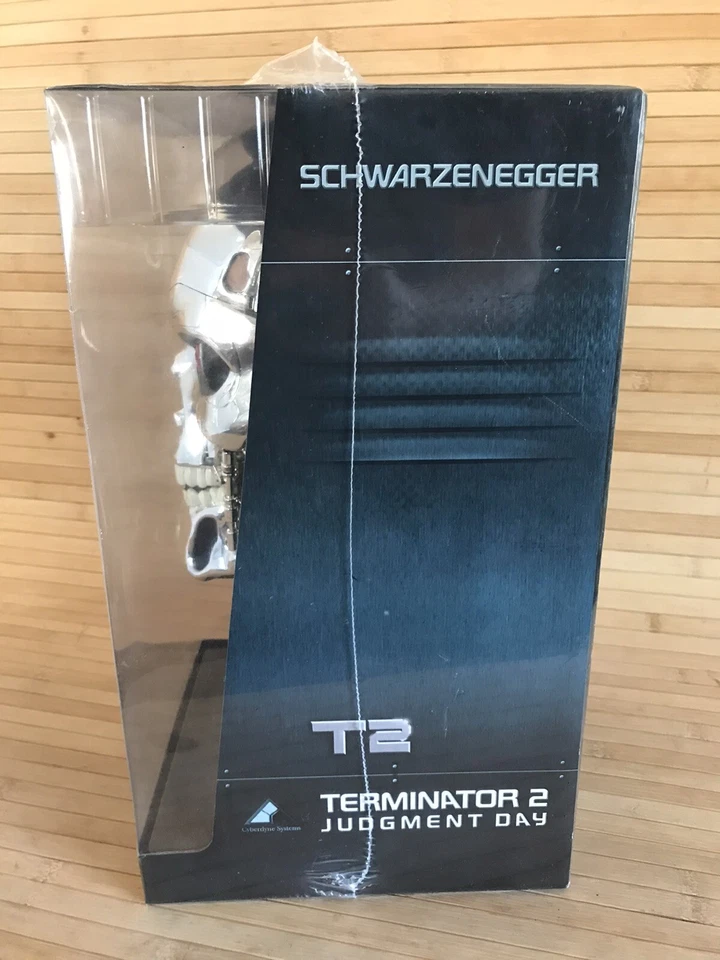 Terminator 2 Judgment Day 6-Disc Collector Set Endoskull Bust Limited Edition - Image 3 of 4