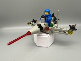 LEGO 6824 Classic Space Space Dart I  Vintage 1984 with Blue Spaceman Minifigure