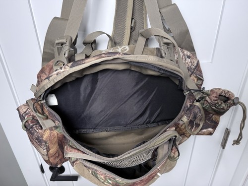 Blacks Creek's Whitetail Fannypack 5 Pocket Outdoor Hunting Bow Hunting - Picture 7 of 9