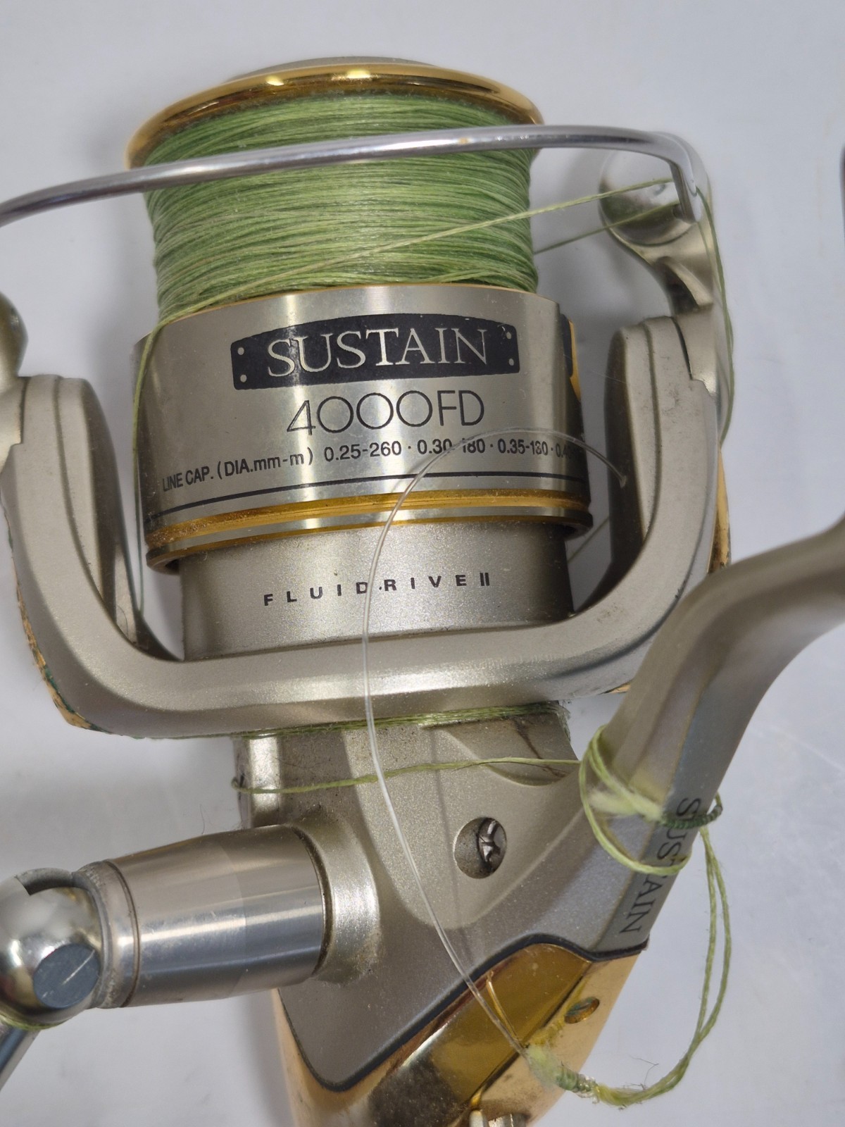Shimano Sustain 4000FD Spinning Reel. Operates very well.
