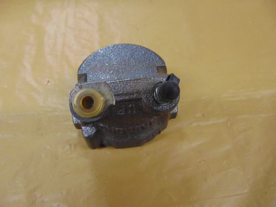 PINZA DELANTERA DERECHA DATSUN 1600 BLUEBIRD LAUREL 710 140J 160J VIOLETA 1968-75 Foto 2 de 4