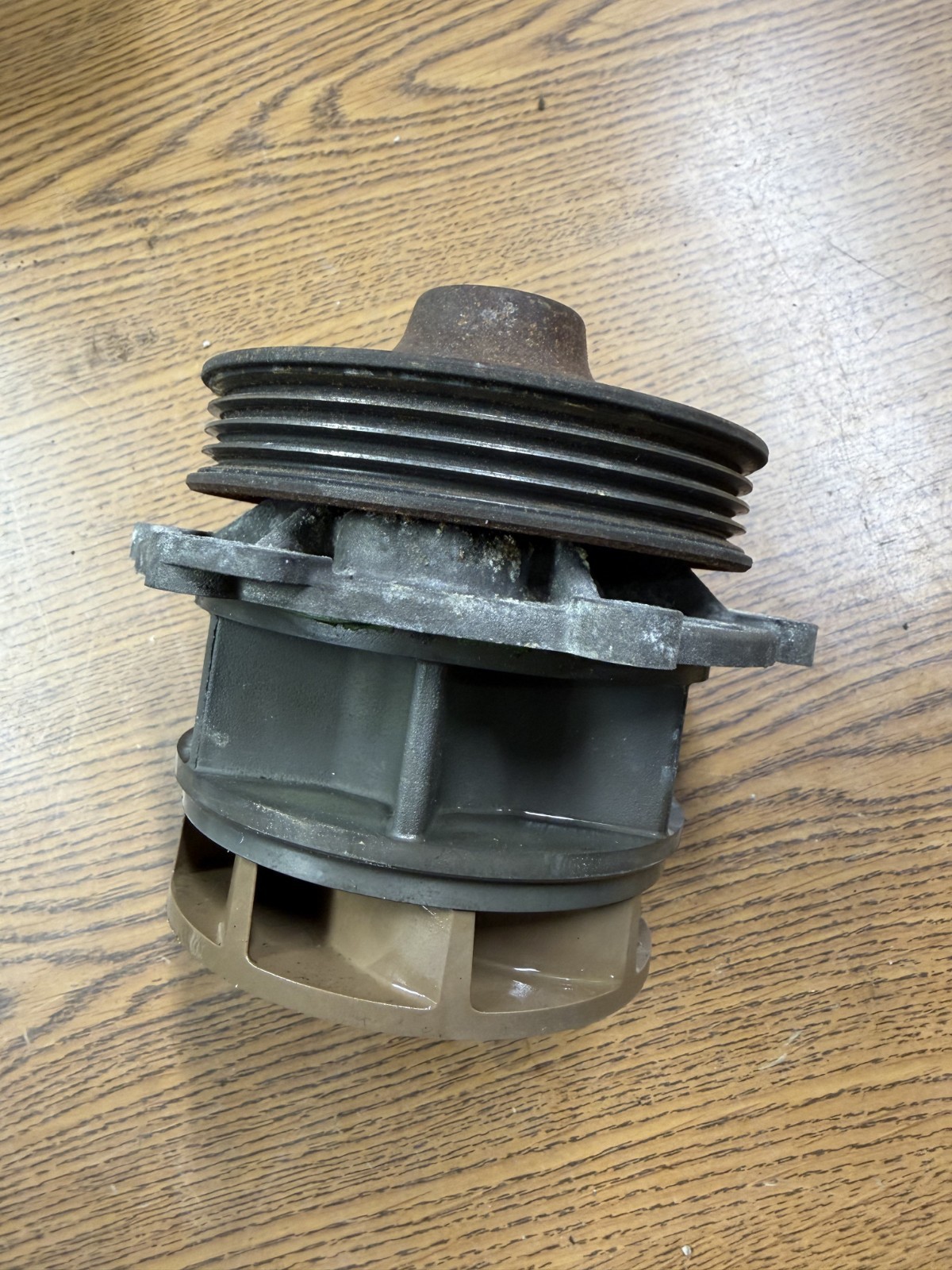 04-19 Maserati GranTurismo M145 S Quattroporte Engine Water Pump OEM