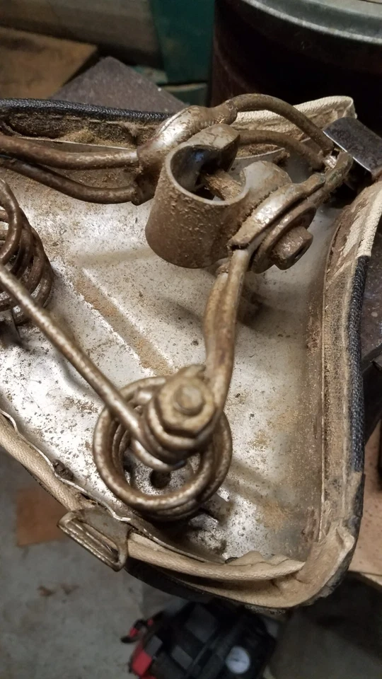 Assento de bicicleta vintage Wrights mola dupla selim preto e branco - Imagem 3 de 3