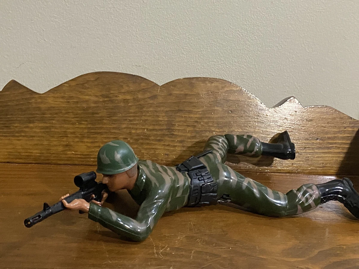 Crawling gi store joe toy