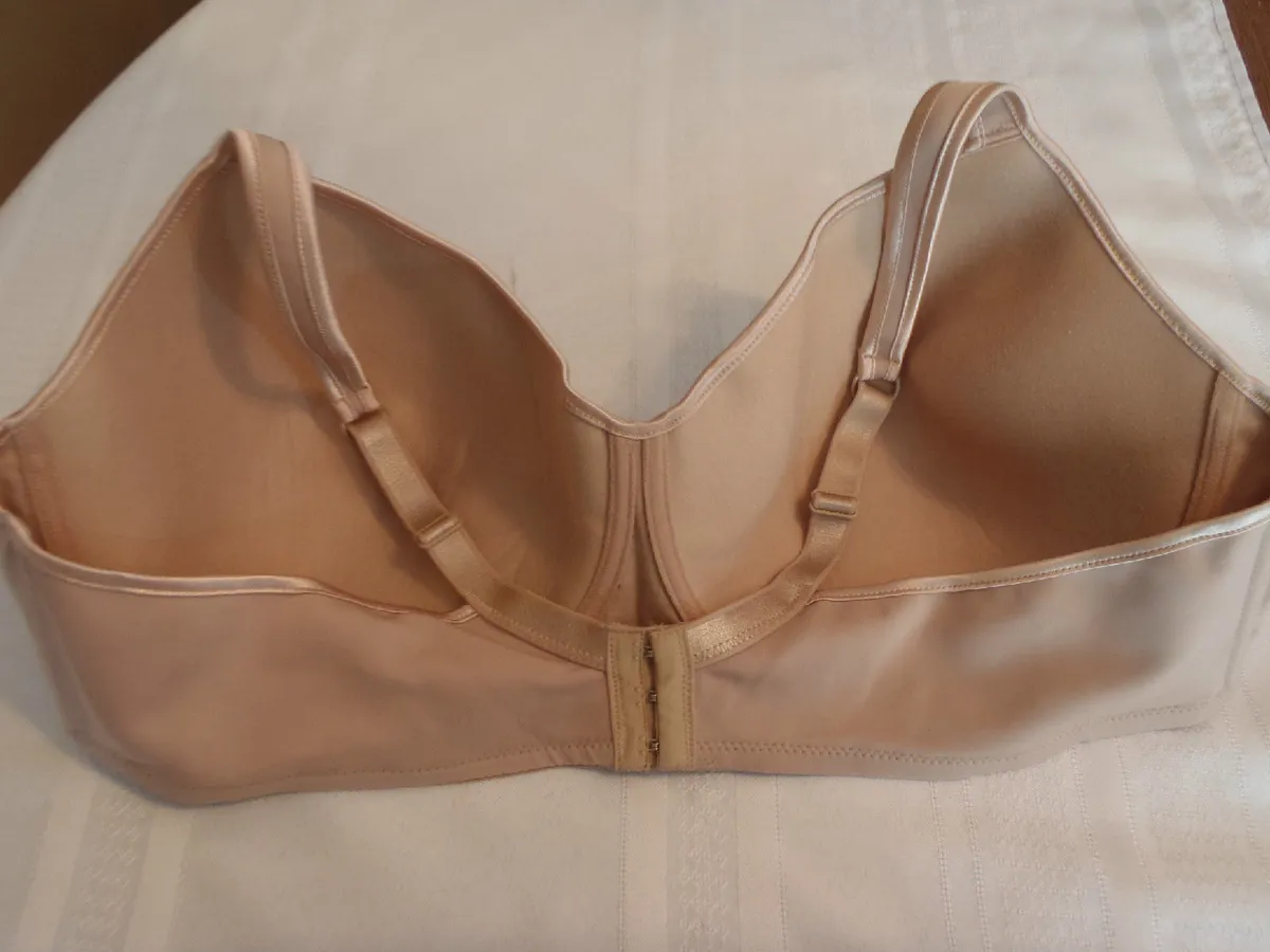 42B 42 B CROWNETTE NUDE REGULAR BRA UNDERWIRE SEAMLESS CUPS SOFT CUPS  SMOOTHING