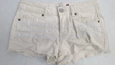 SO Juniors Size 5 (29x2) White/Beige Denim Cut Off Jean Shorts Lace Pattern