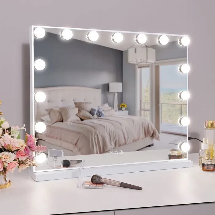 Miroir LED maquillage portable blanc pour illuminer votre mise en beauté en voyage