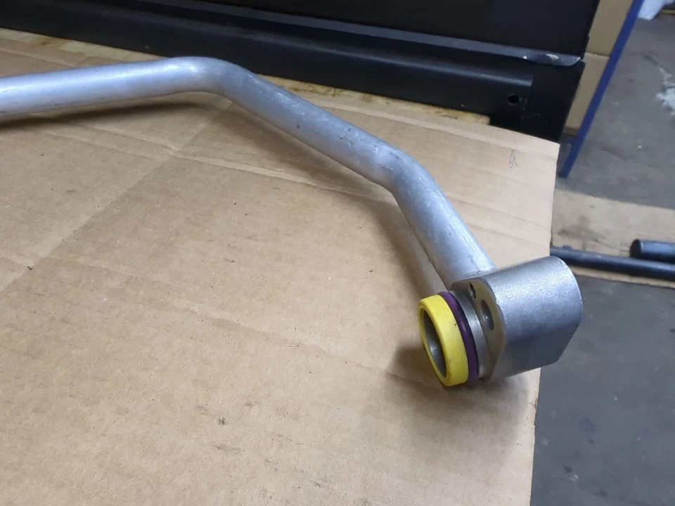 2009-11 BMW 335d Suction Pipe Evaporator-Compressor AC Line/Hose 9209714 9170114 - Image 2 of 4