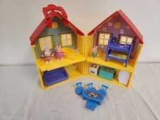 Peppa Pig Deluxe 2003 Doll House Folding Playset Furniture  3 Figures