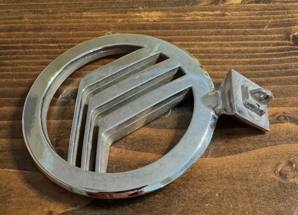 Mercury Grand Marquis 2003-2011 adorno capucha (OEM) Foto 4 de 4