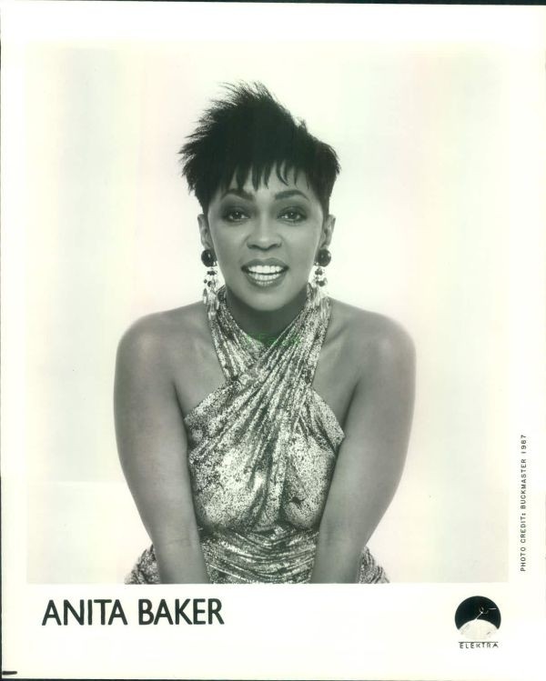 Press Photo: ANITA BAKER 8x10 B&W 1987
