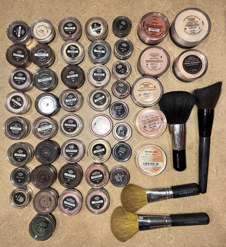 Lote de 48 macetas Bare Minerals con pinceles ¡Nada como esto disponible en ninguna parte! Foto 2 de 4