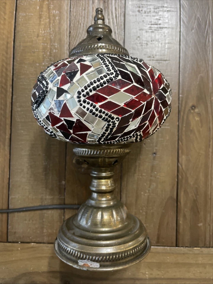 Abajur de mesa vintage turco mosaico vitral vermelho branco base de latão - Imagem 3 de 4