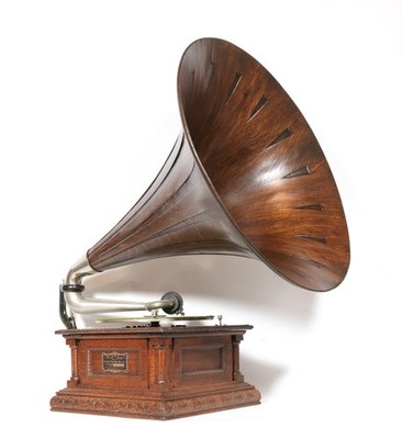 Exceptional 1903 Victor Monarch Special Phonograph w/Orig. Spear Tip Wood Horn