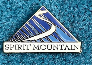 SPIRIT MOUNTAIN Vintage Ski Pin Duluth MINNESOTA Skiing Resort Souvenir Travel