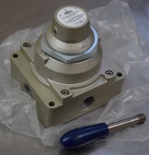 AUTOMATION DIRECT NITRA CVR-448D4-HL MANUAL VALVE 4-PORT 4-WAY 3-POSITION