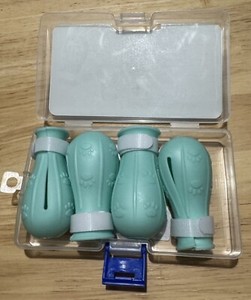 Wash A Cat's Feet Covers for Paws to Prevent Scratching During Baths Medication