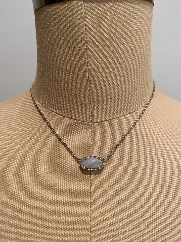 Collar Kendra Scott Elisa Vintage Azul Encaje Ágata Tono Plata Bien Usado Foto 2 de 4