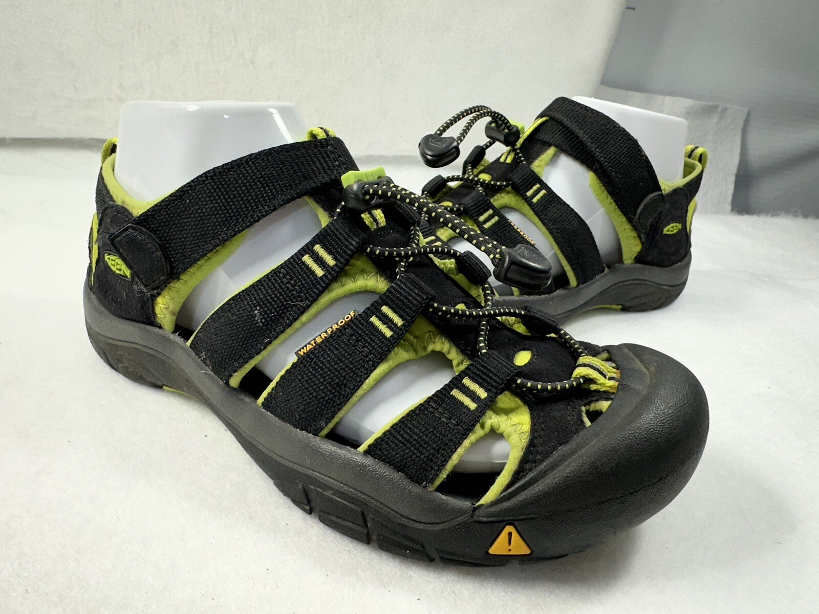 Sandali impermeabili KEEN Newport H2 donna taglia 6 M nero verde lime 1009965