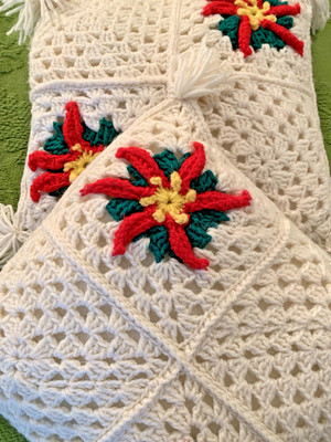 Vintage 70's Christmas Poinsettia Yarn Art Crocheted Throw Pillows Tassels