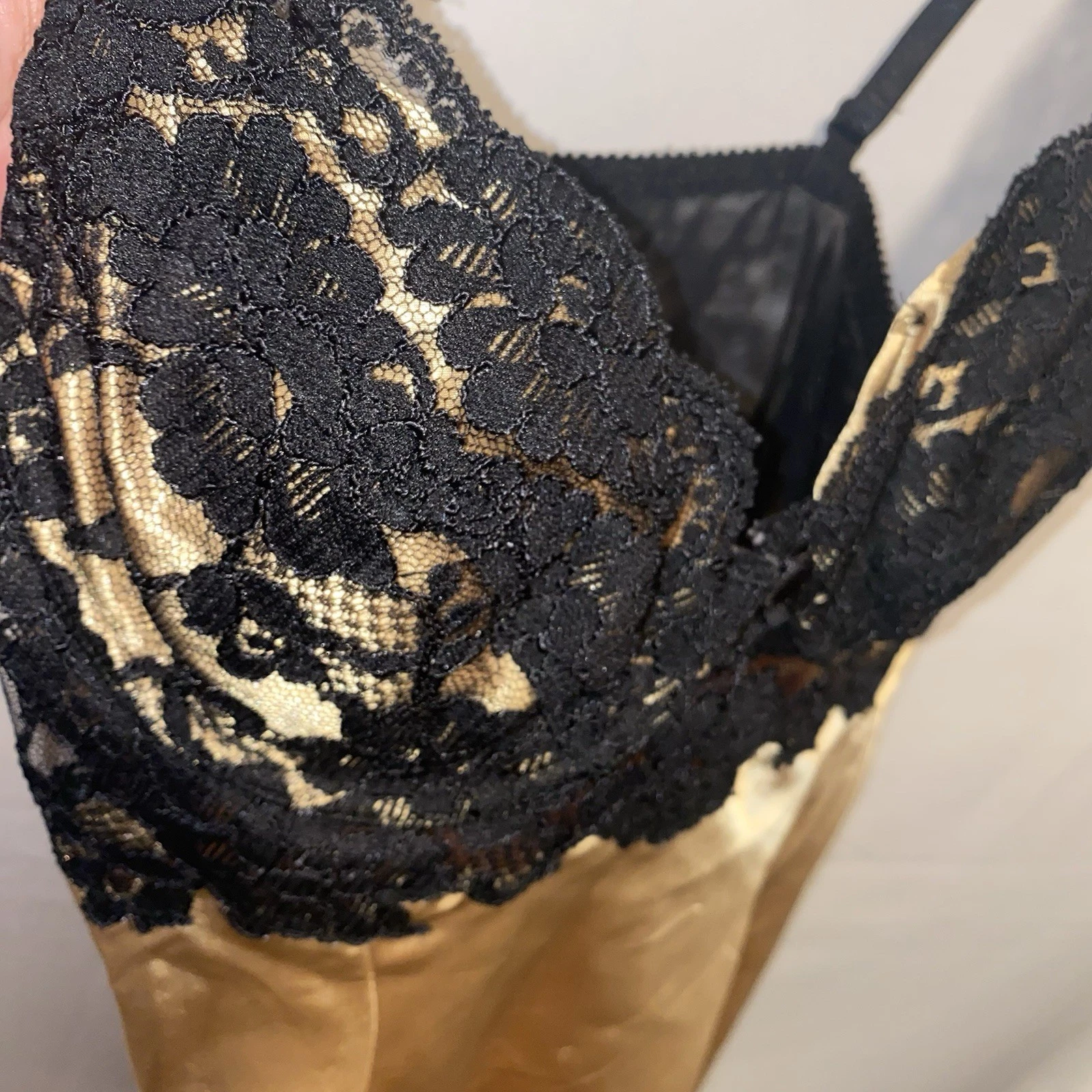 UNDERCOVER Vintage Y2K Victoria's Secret 100% seta oro babydoll abito slip pizzo etichetta oro S