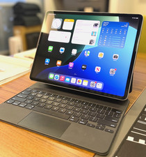 Apple iPad Pro 6th Gen - 12.9-inch WiFi 512GB 2022 Grey - w/Magic Keyboard